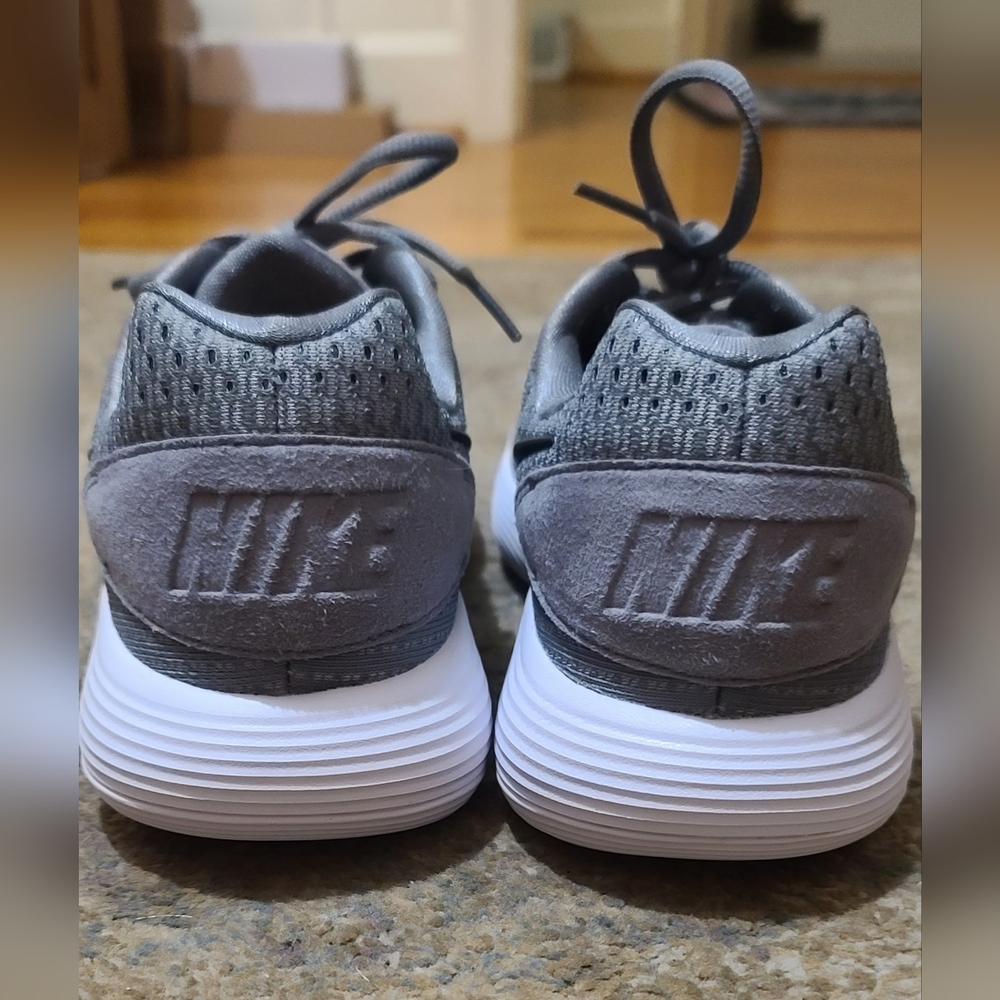 Mens Nike Gray Athletic Sneakers Size 9.5 Tried On Once - Picture 6 of 9